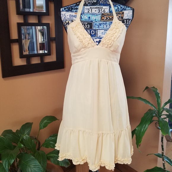 Charlotte Russe Dresses & Skirts - PALE YELLOW SHEER FLOWY HALTER DRESS